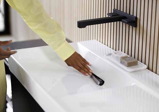 Geberit ONE washbasins with CleanDrain combine the highest design requirements with functionality.
